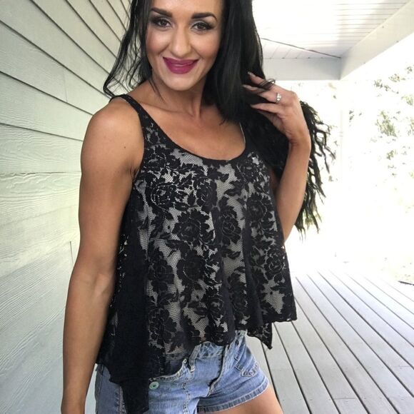 Steve Madden black lace shell flowy sleeveless top - Picture 2 of 6
